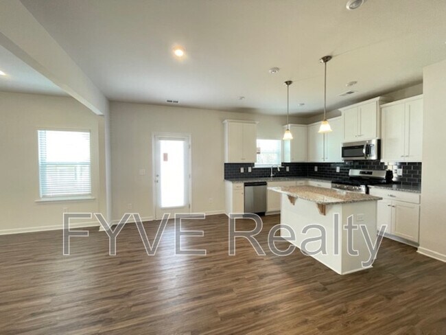Building Photo - 300 Knights Ct