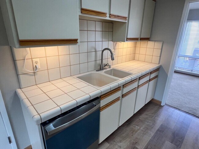 Building Photo - 111 Escobar Ct