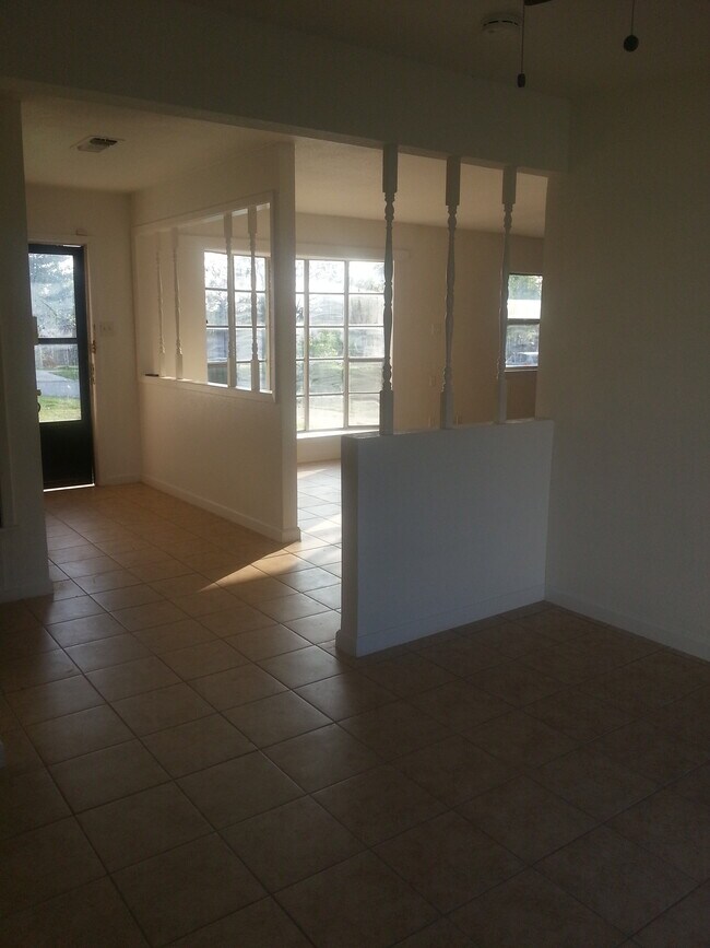 Foto del edificio - 503 Demya Dr