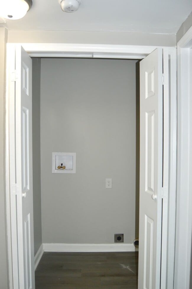 Building Photo - 911 Woodall Rd SW
