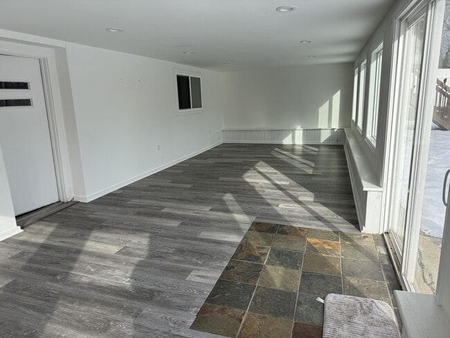 Building Photo - 40 Varmor Dr