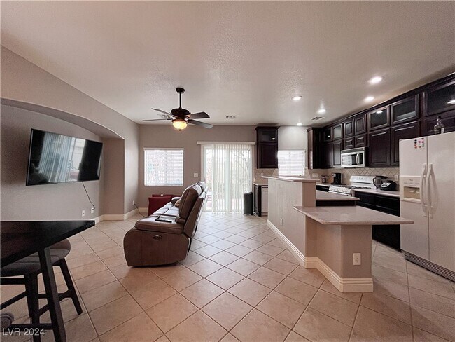 Building Photo - 1110 Tropical Star Ln