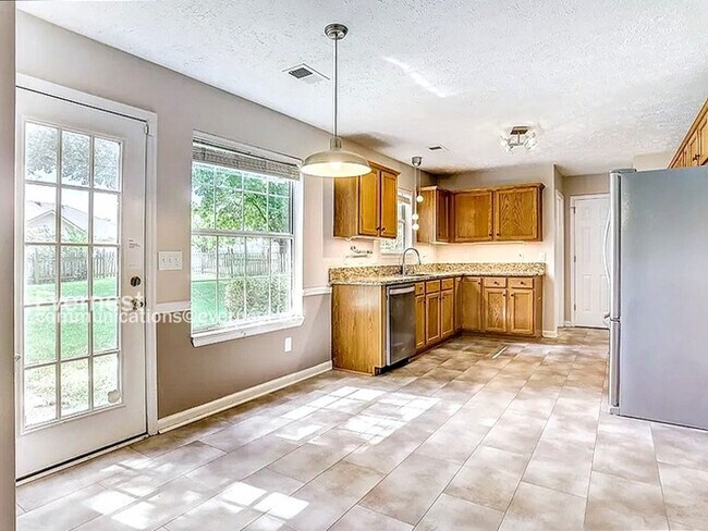 Foto del edificio - 9015 Tarrington Ln