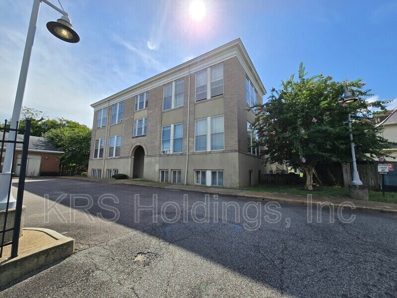 Foto del edificio - 647 W Washington St