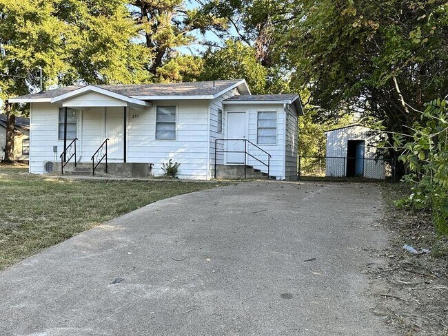 Building Photo - 250 Airport Rd
