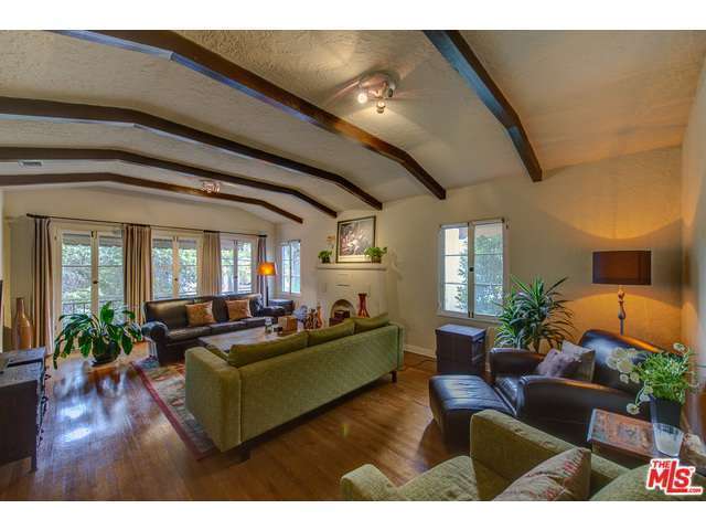 Huge Living Room - 8115 Waring Ave