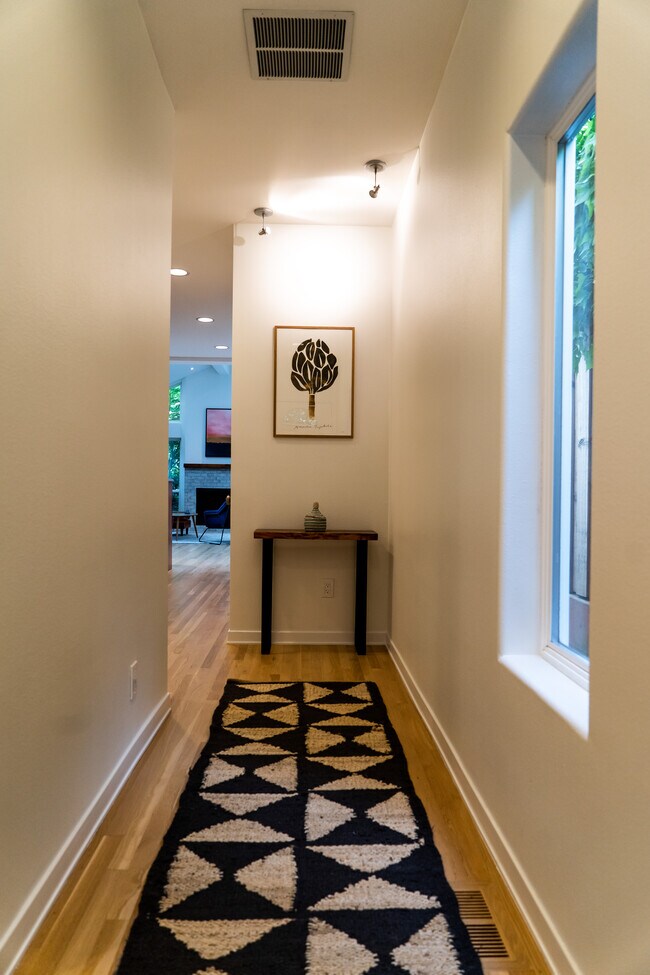 Foto del edificio - 2446 NW Thurman St