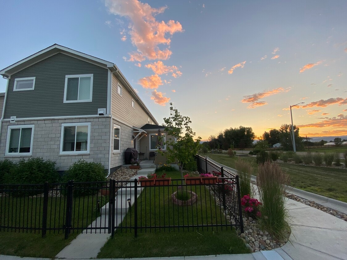 Primary Photo - 605 Stonebridge Dr