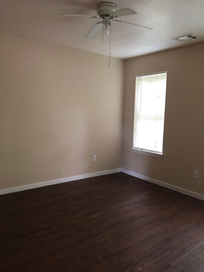 Foto del edificio - 7549 Windsor Oaks