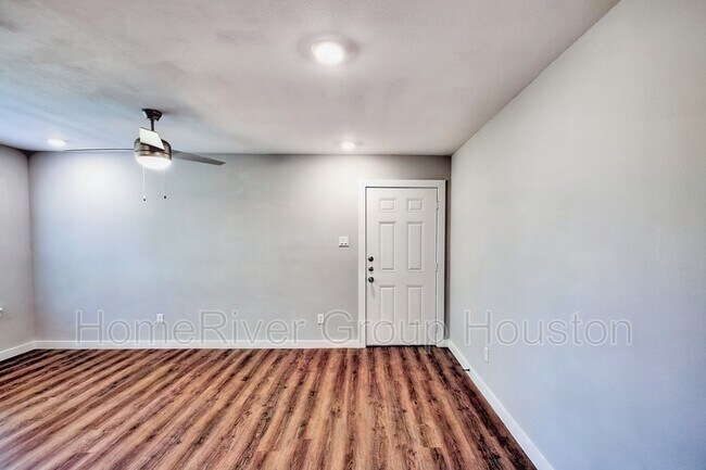 Foto del edificio - 8639 Sunderland Rd