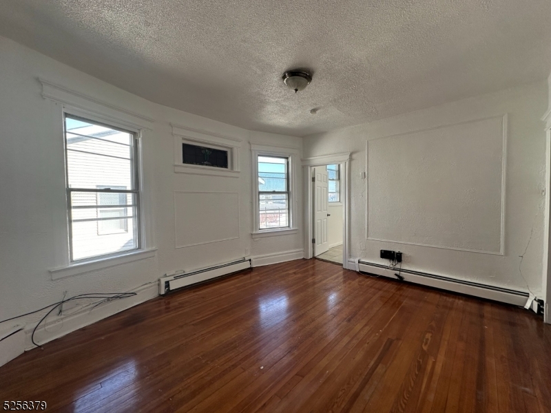 Primary Photo - 46 Dayton St