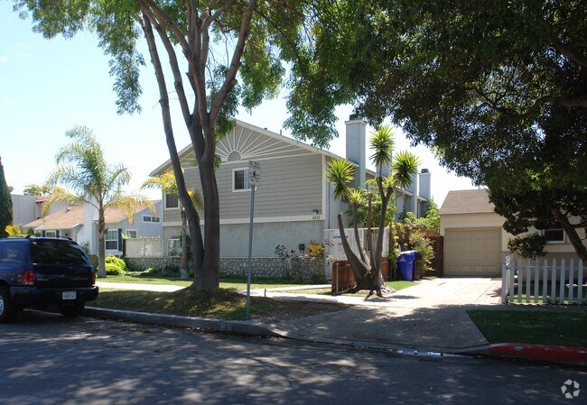 Building Photo - 1111 Thomas Ave