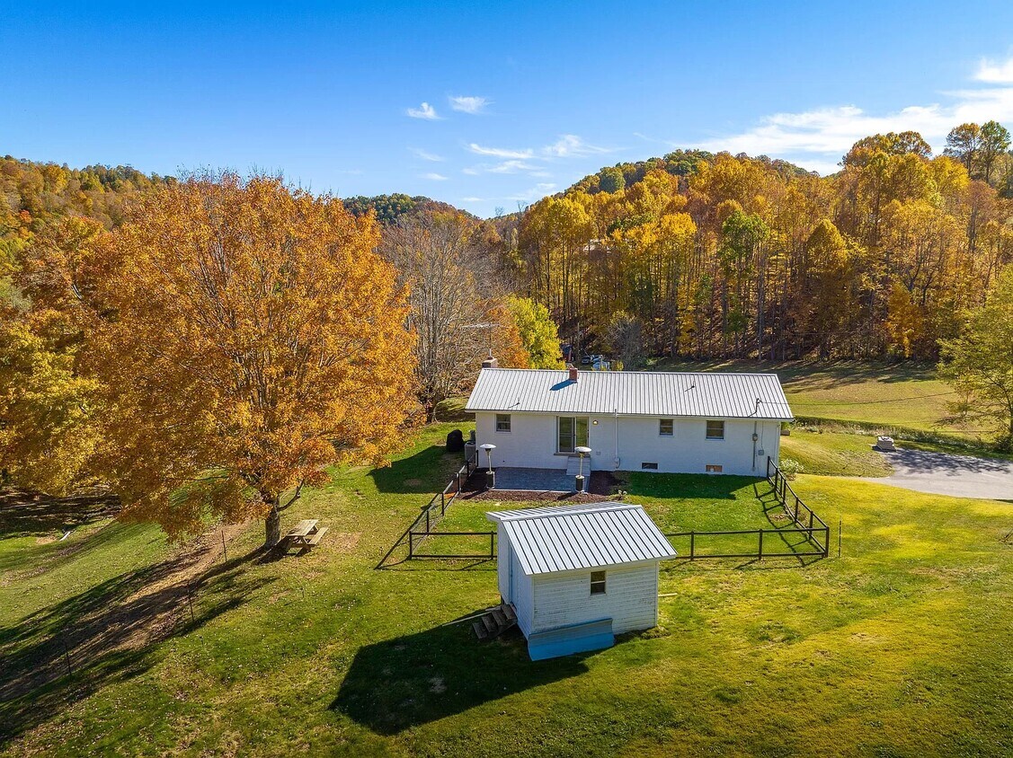 Primary Photo - 1234 Bulldog Rd