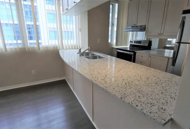 Photo du bâtiment - 555 Yonge St
