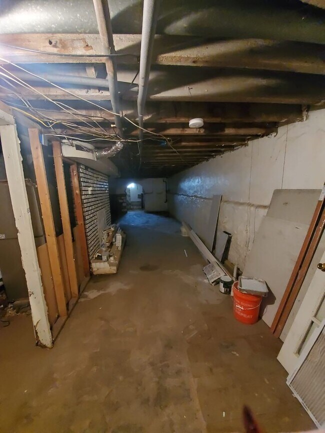 Building Photo - Amazing 3 beds 1bath FULLY ELECTRIC HOUSE