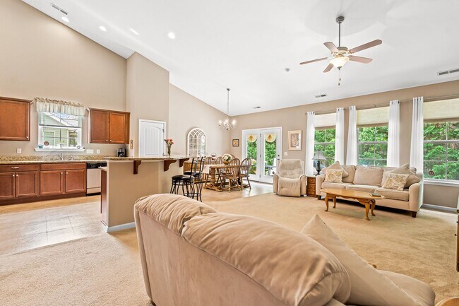 Foto del edificio - Lovely, spacious ranch in Arrowhead Greens...