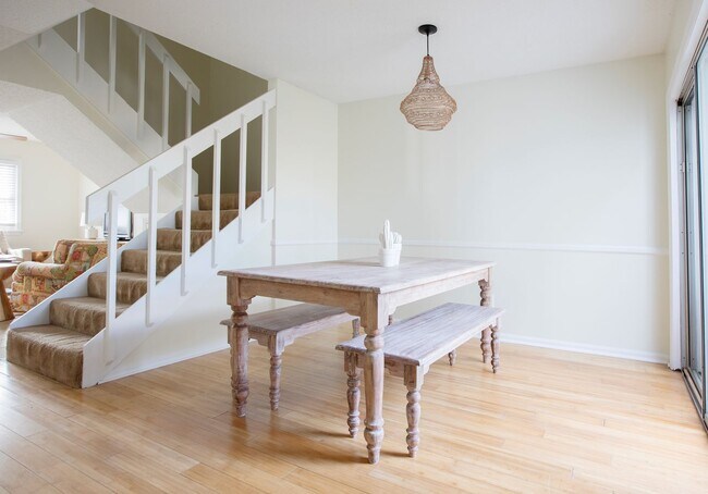 Building Photo - Move-In Ready! Fully Furnished 3-Bedroom, ...