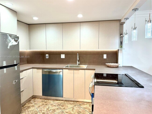 Building Photo - 1849 S Ocean Dr