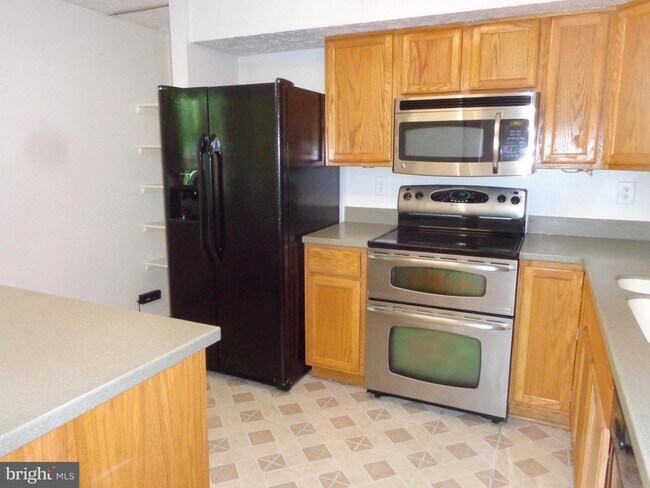 Foto del edificio - 8123 Parkdale Ct