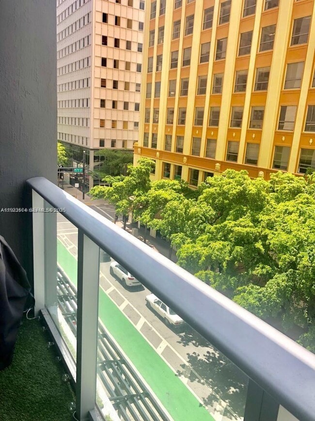 Foto del edificio - 151 SE 1st St