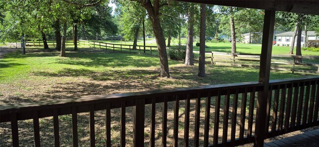 Foto del edificio - 24321 Cherry Hill Dr