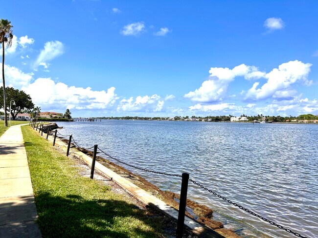 Foto del edificio - 127 Yacht Club Way