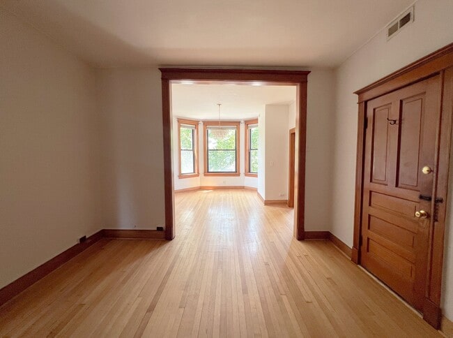 Photo - 909 N Campbell Ave (Chicago, IL) Apartment