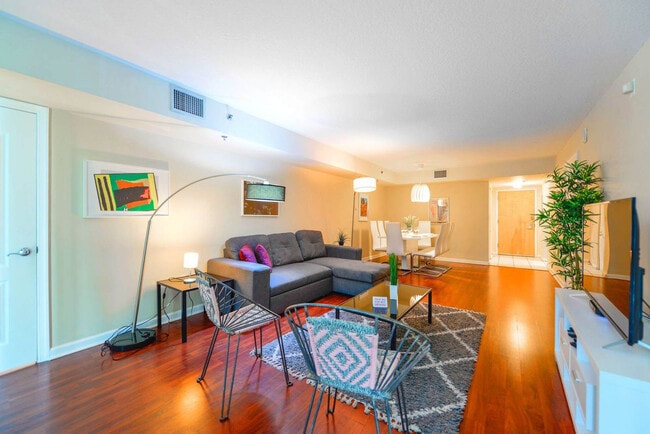 Building Photo - 1200 Brickell Bay Dr