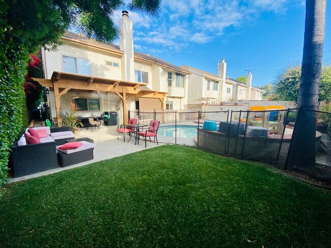 Building Photo - 6263 Crebs Ave