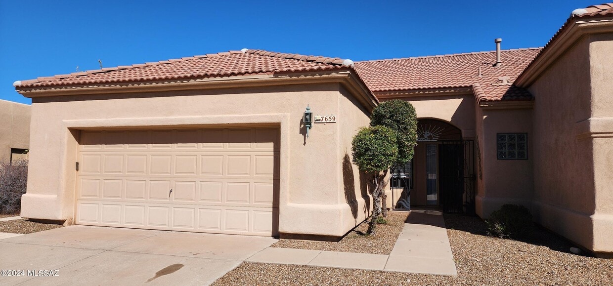 Primary Photo - 7659 E Park View Dr