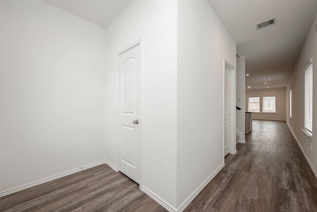 Building Photo - 5619 Vintage Oakmont Dr