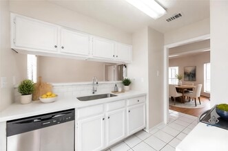 Building Photo - 3742 Thistlemont Dr