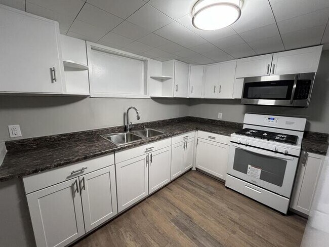 Building Photo - 982 Gramercy Ave