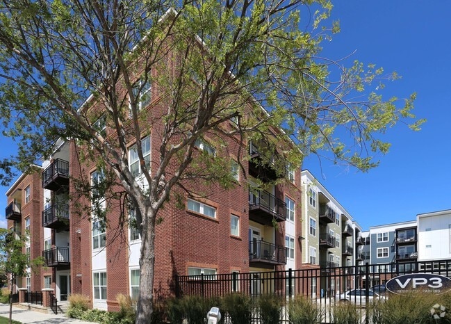 Building Photo - VP3