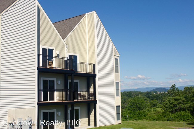 Foto del edificio - 218 E Market St