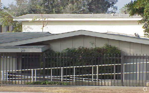 Primary Photo - 217 Judson St