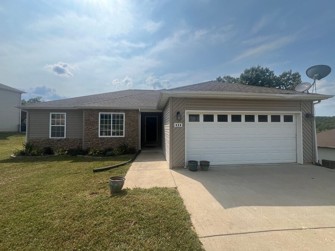 Primary Photo - Beautiful 4-Bedroom Home in Hickory Valley...