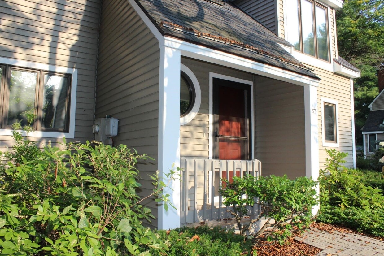 57 Gables Dr  