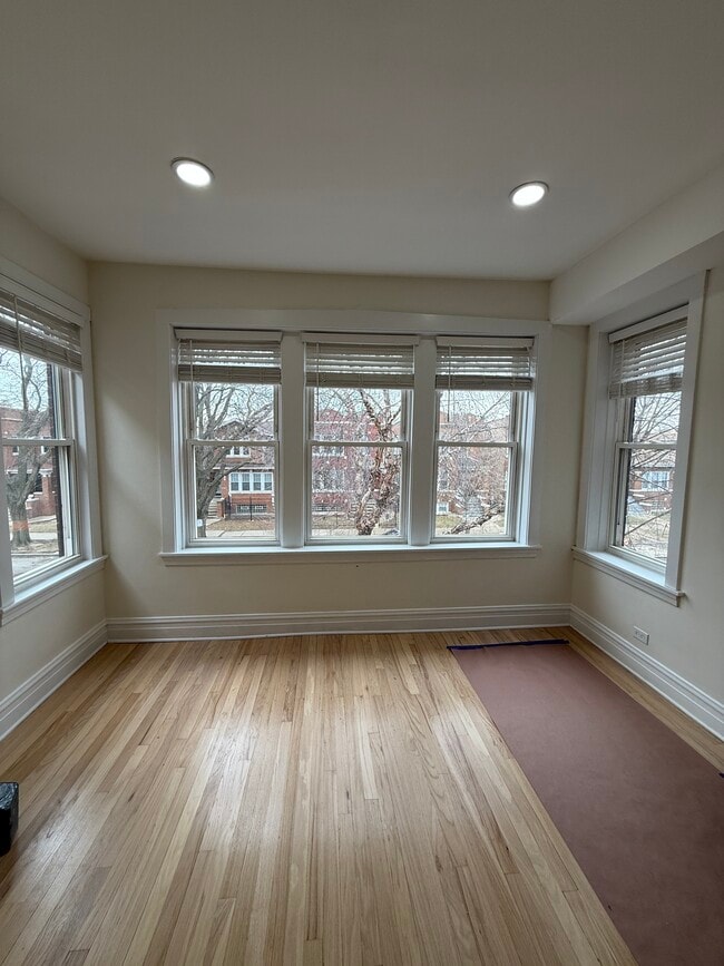 Building Photo - 5232 W Montana St