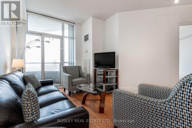 Photo du bâtiment - 80 Harrison Garden Blvd