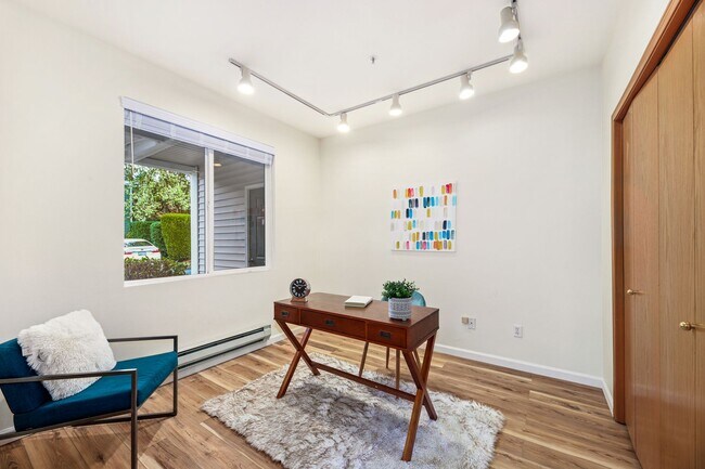 Building Photo - Available Now! Charming 3-Bedroom Home in ...