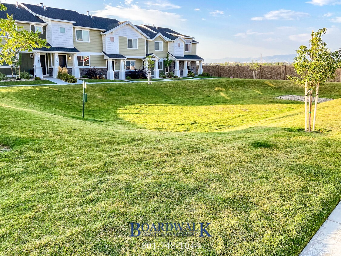 Foto principal - Beautiful 3 Bed 2 Bath Herriman Townhome!
