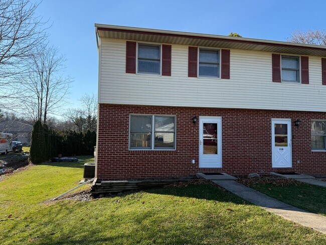 Foto del edificio - 110-112 Fridy St.