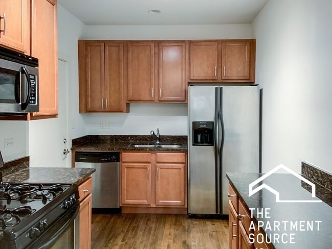 Photo - 1851 W Cornelia Ave Apartment