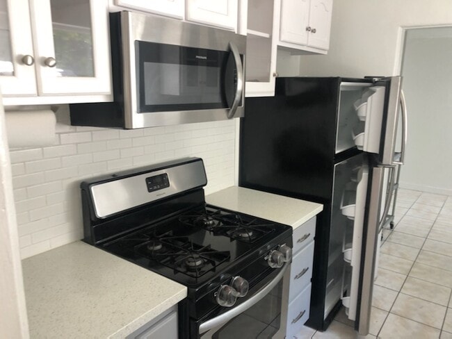 Building Photo - 3268 Fay Ave