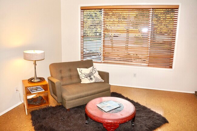 Foto del edificio - 2326 W Thurman St