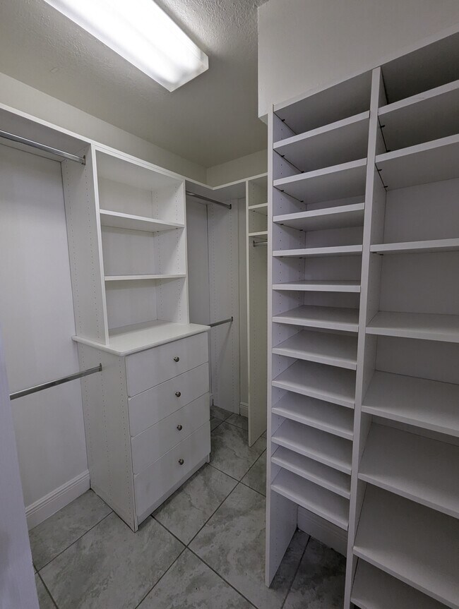 Foto del edificio - 7536 Fenwick Cove Ln