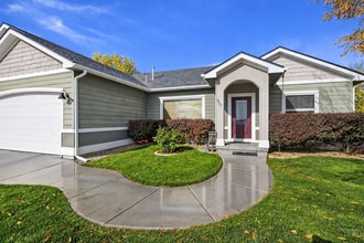 Building Photo - 220 NE Greystone Loop