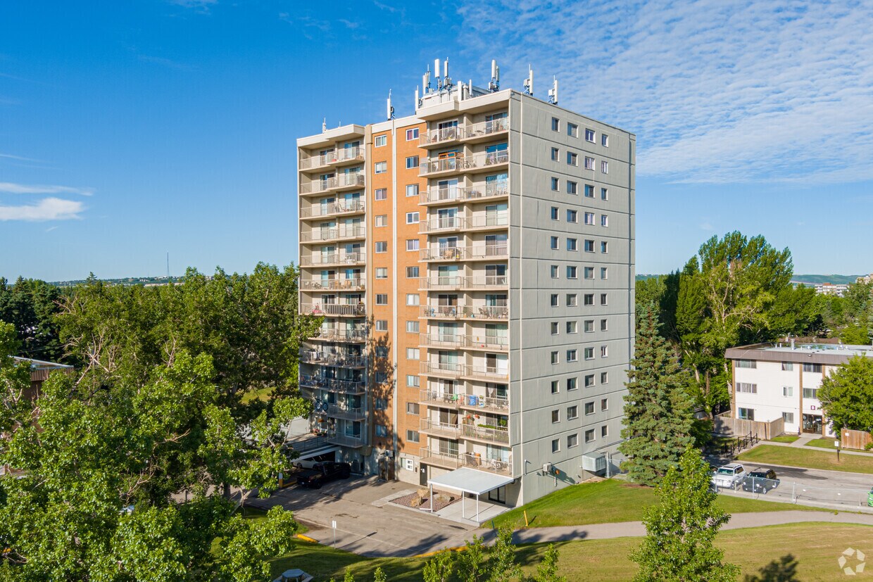 Holly Acres Apartments 4501 37th St NW Calgary, AB