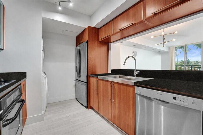 Building Photo - 610 W Las Olas Blvd